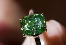 2.52-carat, vivid green diamond 2.52-carat, vivid green diamond